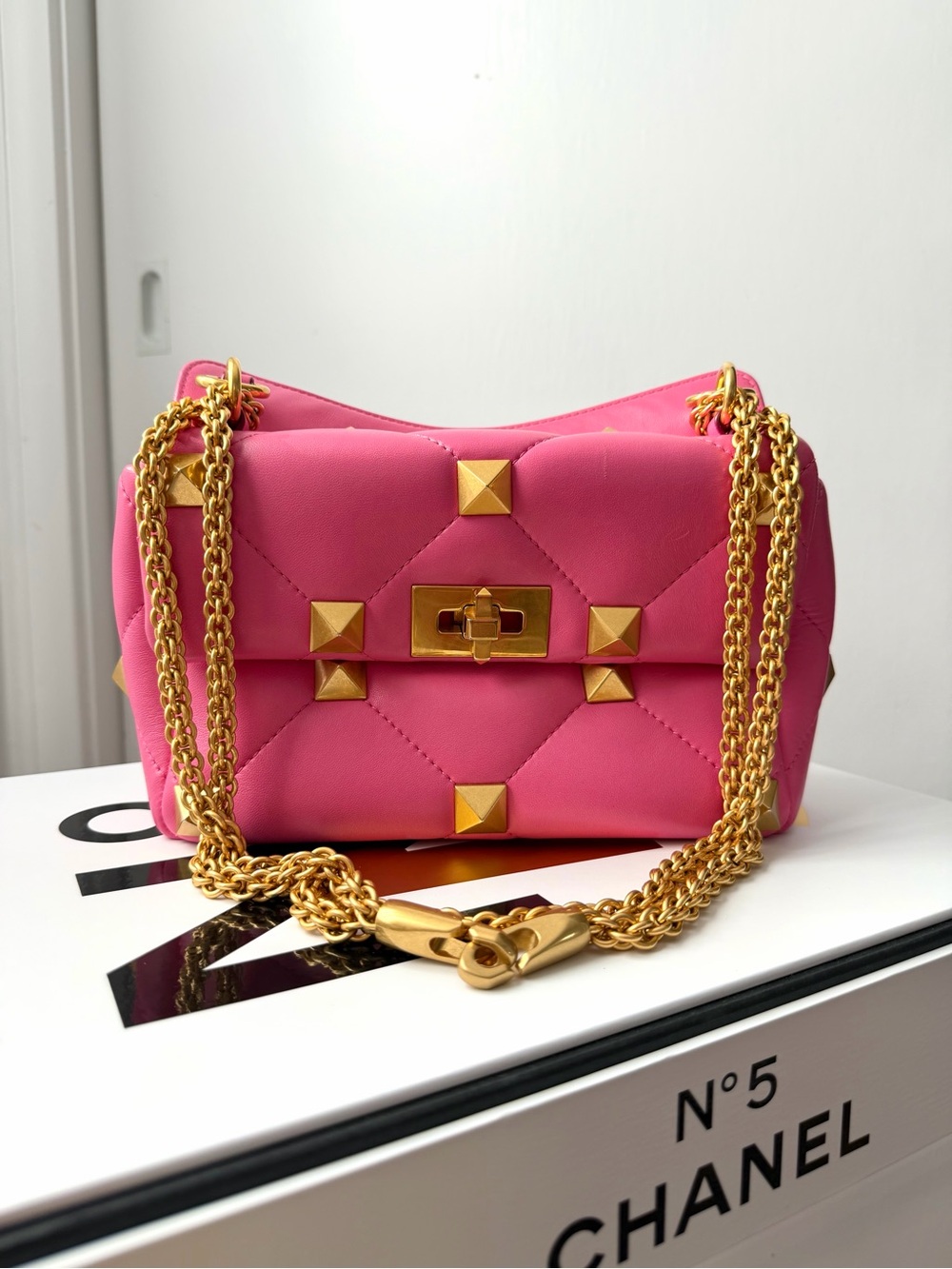 Valentino Garavani Nappa Large Roman Stud Shoulder Bag – Feminine Pink